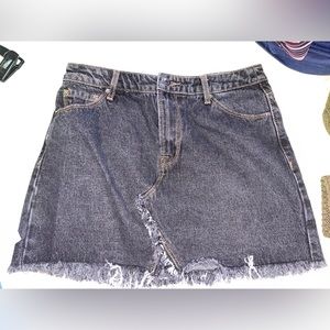 FOREVER 21 Black denim skirt